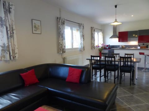 Gîte au calme avec piscine, vue Forêt Tronçais - FR-1-489-139 House in Centre-Val de Loire