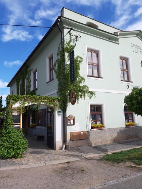 Property building, Restaurant/places to eat