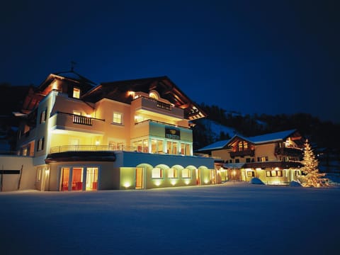 Property building, Facade/entrance, Winter