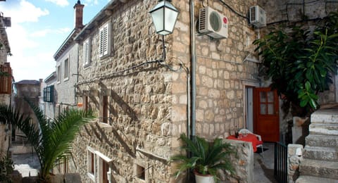 Facade/entrance, View (from property/room), Balcony/Terrace