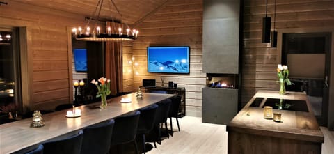 TV and multimedia, Kitchen or kitchenette, Living room, Seating area, Dining area