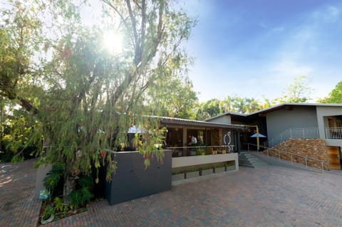 Property building, Restaurant/places to eat