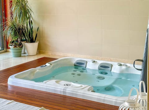 Hot Tub, Bath