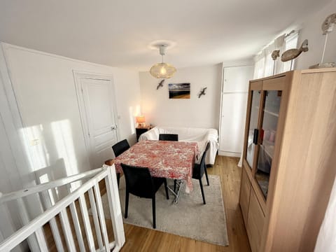 Duplex Atypique avec Terrasse à 400m de la Plage et du Centre - FR-1-361-333 Apartment in Granville