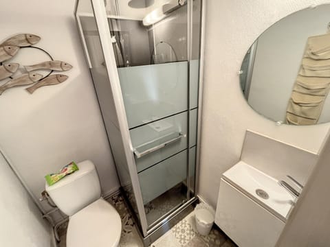 Duplex Atypique avec Terrasse à 400m de la Plage et du Centre - FR-1-361-333 Apartment in Granville