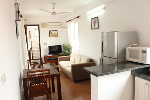 Communal lounge/ TV room, TV and multimedia, Living room, Lounge or bar, Seating area, Dining area