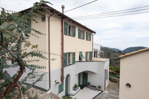 Property building, Facade/entrance, People, Bird's eye view, View (from property/room), Balcony/Terrace, Mountain view, Mountain view, Family, Family