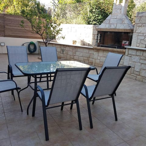 Legno Bianco House in Stalida