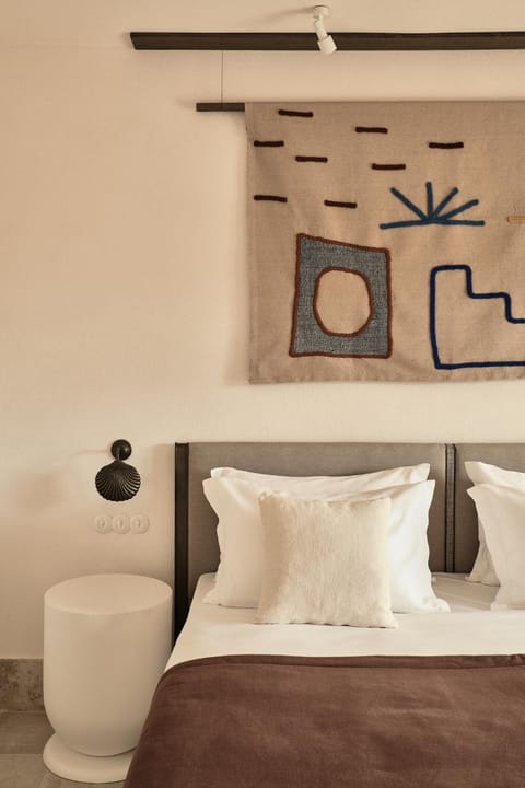 Bed, Photo of the whole room, Decorative detail, Bedroom