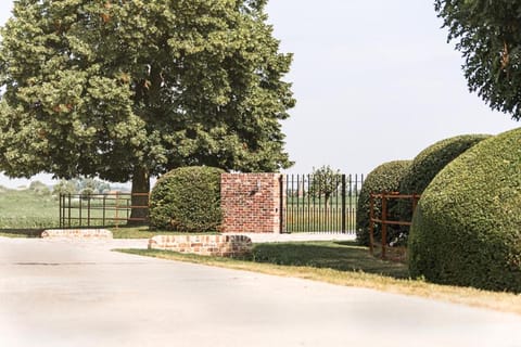 Landhuis Eikenburg House in Ypres