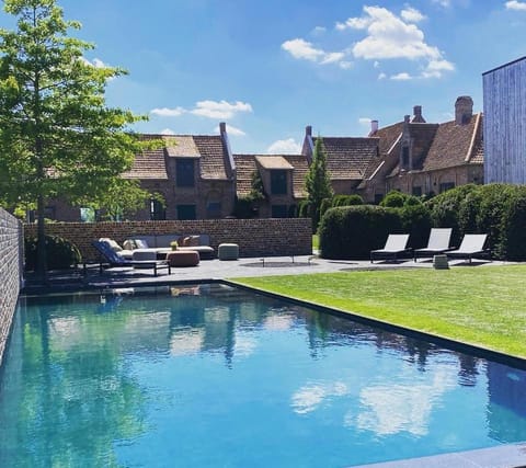 Landhuis Eikenburg House in Ypres