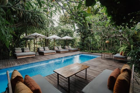 Patio, Garden, Seating area, Pool view, Swimming pool, sunbed