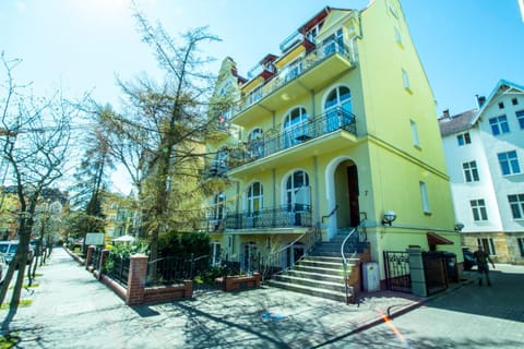 Facade/entrance, Floor plan, Sea view, Street view
