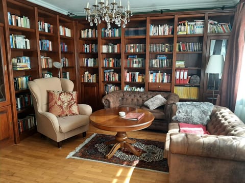 Game Room, Library, Library, Living room, Lounge or bar, Seating area, Evening entertainment