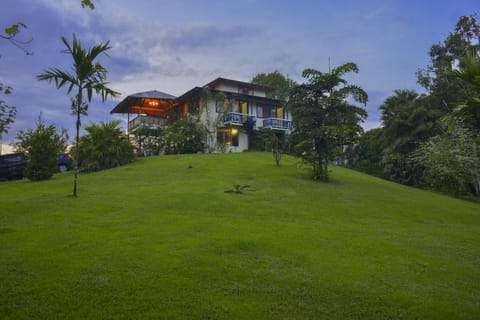 Property building, Off site, Natural landscape, Garden, Garden view