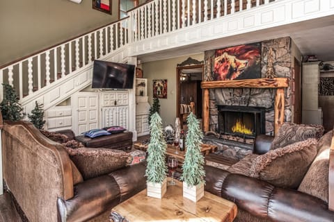 TV and multimedia, Living room, Seating area, fireplace, furniture