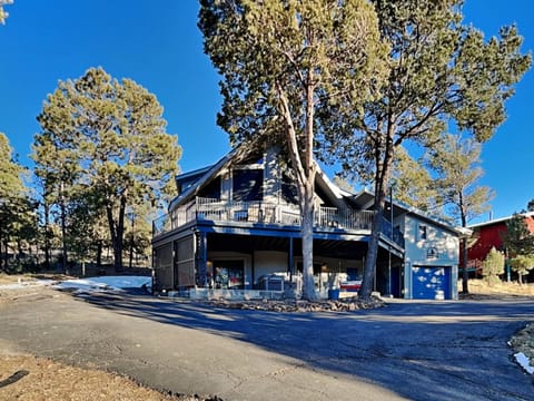 Property building, Natural landscape, Parking