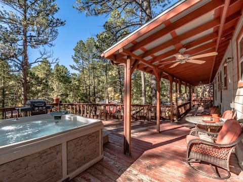 Patio, BBQ facilities, Garden, Hot Tub, Seating area, Mountain view