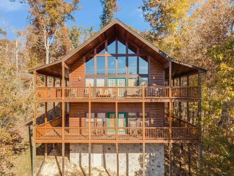 Property building, Natural landscape, Balcony/Terrace, Autumn