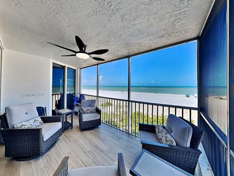 Balcony/Terrace, Seating area, Beach, Sea view
