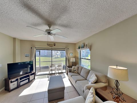 TV and multimedia, Balcony/Terrace, Living room, Seating area, furniture
