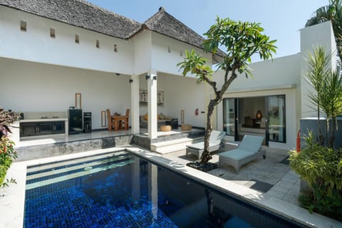Property building, Pool view