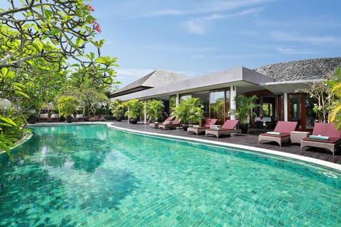 Restaurant/places to eat, Swimming pool
