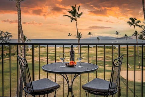 Balcony/Terrace, Food and drinks, Seating area, Sea view, Sunset