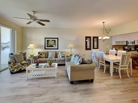 Kitchen or kitchenette, Living room, Seating area, Dining area, furniture