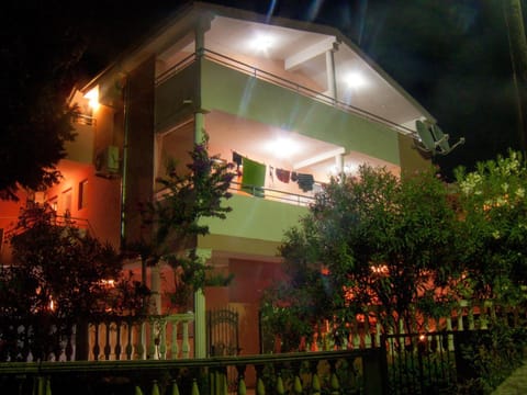 Property building, Facade/entrance, Night