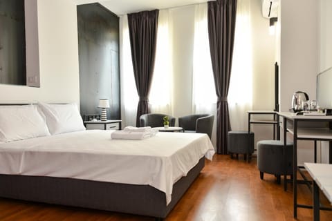 TV and multimedia, Photo of the whole room, Bedroom, Area and facilities, Family, Inner courtyard view