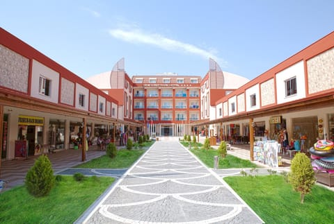 Facade/entrance