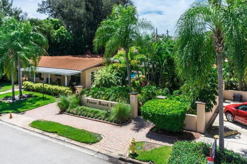 Property building, Natural landscape, Garden, Street view