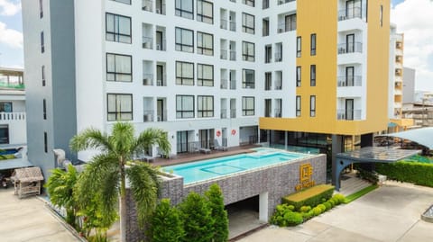 Property building, Swimming pool