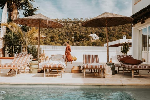 Mountain view, Pool view, Swimming pool