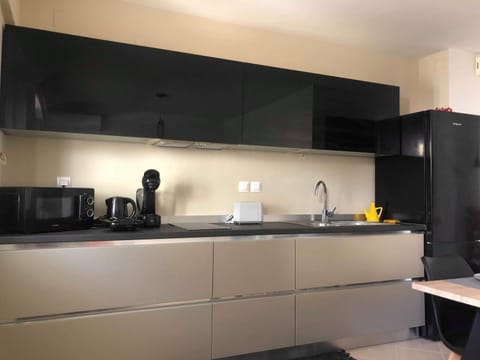 Kitchen or kitchenette, Communal kitchen