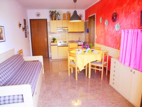 Kitchen or kitchenette, Living room, Dining area