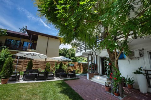 Inner courtyard view