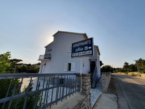 Property building, Property logo or sign, Logo/Certificate/Sign, Street view