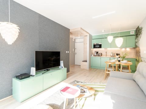 TV and multimedia, Living room, Seating area, Dining area