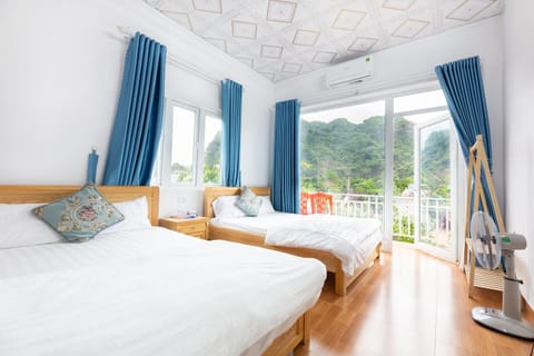 Bed, View (from property/room), Balcony/Terrace, Photo of the whole room, Bedroom, Mountain view, air conditioner