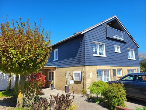 Facade/entrance, View (from property/room)