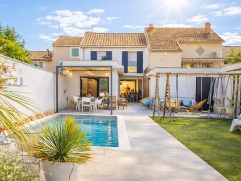 Property building, Patio, Day, Garden, Garden view, Pool view, Swimming pool, sunbed