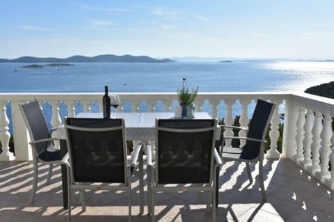 Balcony/Terrace, Landmark view