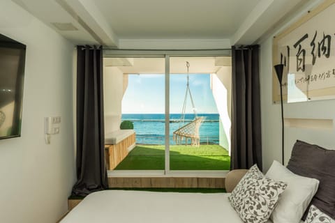 Bed, Sea view