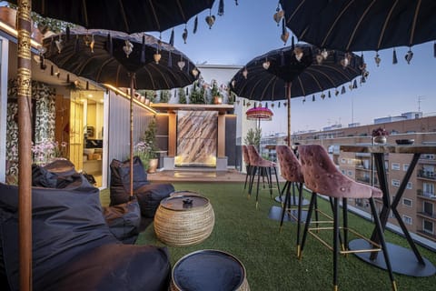 Communal lounge/ TV room, Balcony/Terrace