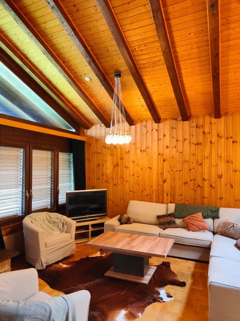 TV and multimedia, Seating area