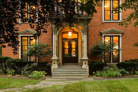 Facade/entrance, Garden
