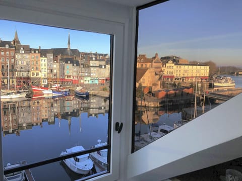 View (from property/room), City view, Landmark view, Sea view