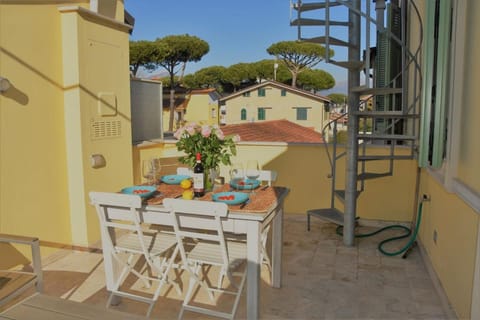 MODERN TOWNHOUSE IN TUSCANY BY THE SEA Apartment in Emilia-Romagna